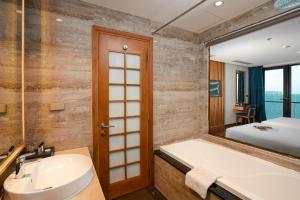 sala danang beach hotel