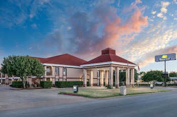 Days Inn By Wyndham Granbury,Hood County>>Granbury,2 star