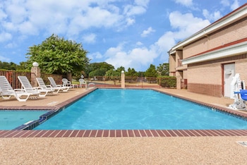 Days Inn By Wyndham Granbury,Hood County>>Granbury,2 star