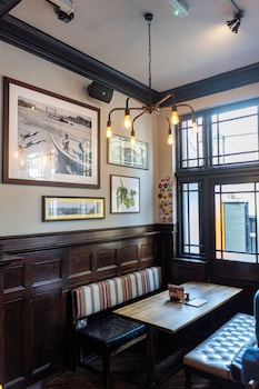publove the rose and crown