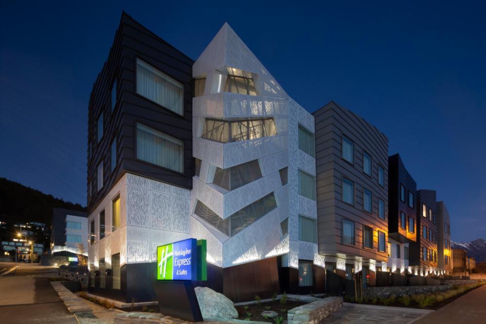 holiday inn express and suites queenstown an ihg hotel