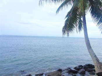 Sina Pj Beach Fales And Surf,In Tafitoala,2.5 star