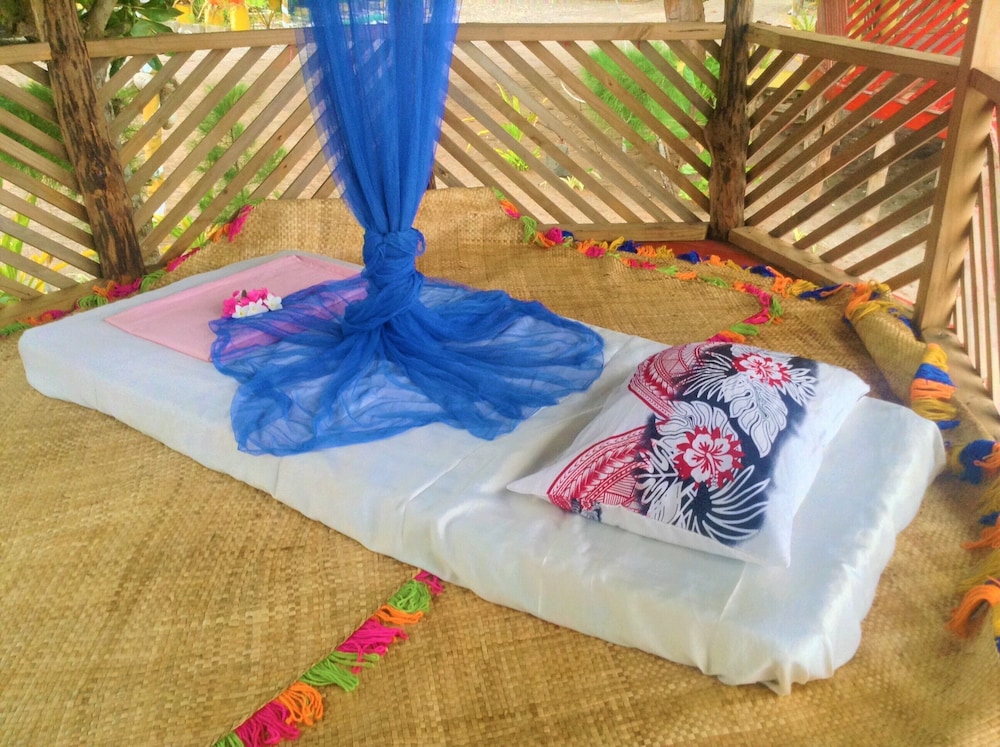 sina pj beach fales and surf