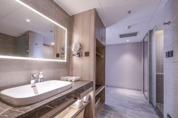 atour hotel wuhan donghu yuejiazui