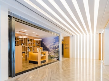 atour hotel wuhan donghu yuejiazui