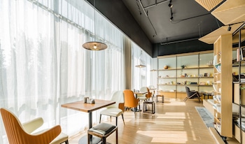 atour hotel wuhan donghu yuejiazui