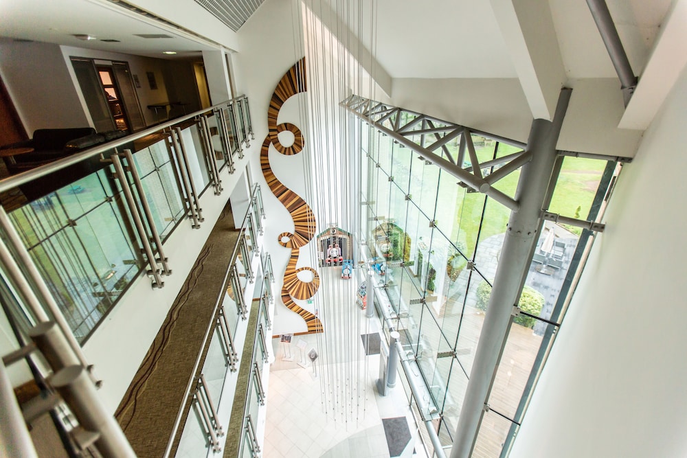 drayton manor hotel