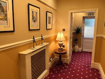 Chester Court Hotel,Derbyshire>>Cheshire West And Chester,3 star