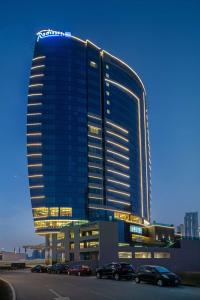 radisson blu hotel dubai canal view