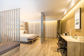 atour hotel airport century park qingdao
