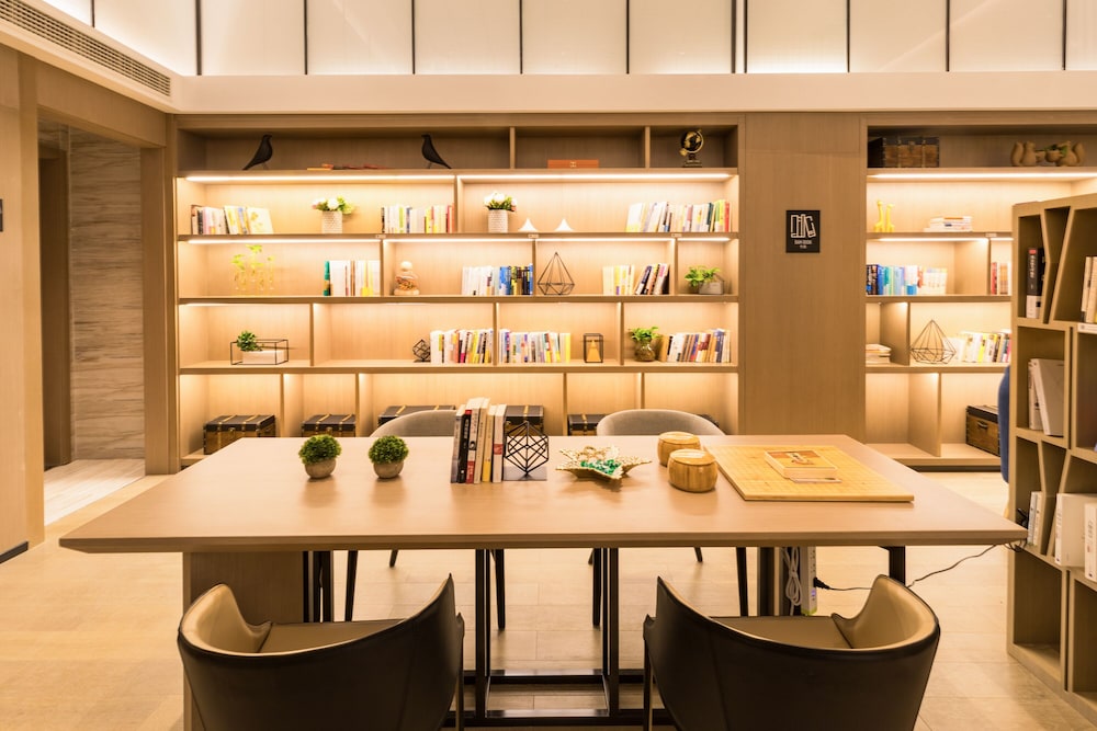 atour hotel airport century park qingdao