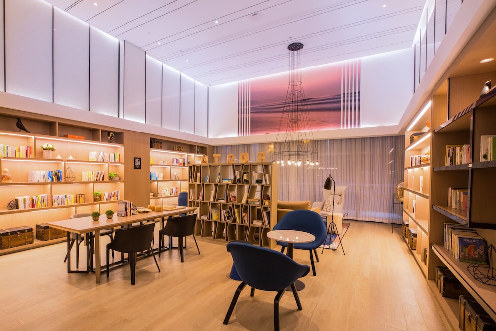 atour hotel airport century park qingdao