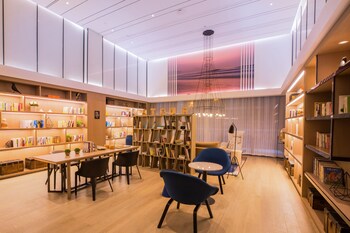 atour hotel airport century park qingdao