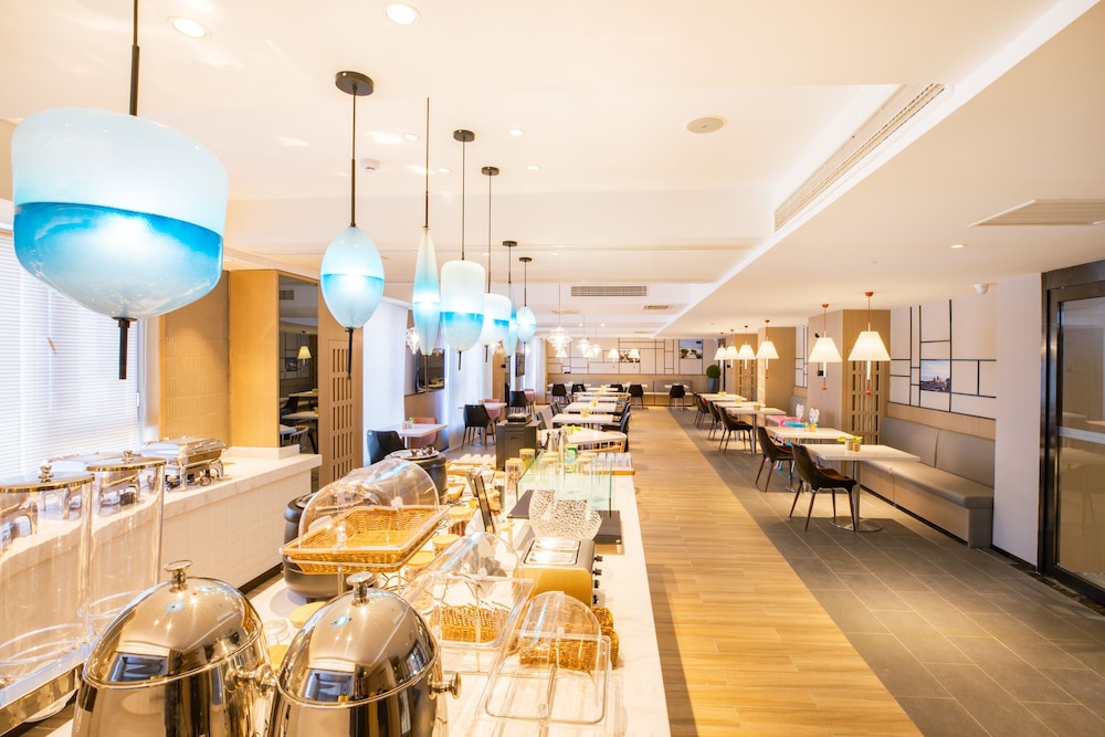 atour hotel airport century park qingdao