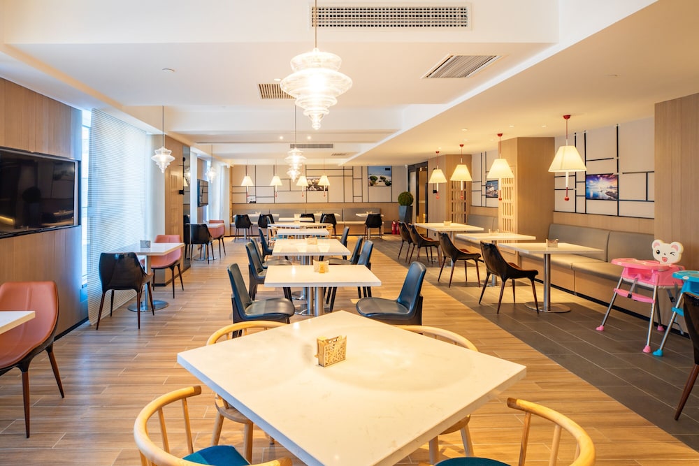 atour hotel airport century park qingdao