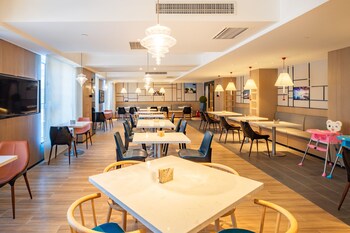 atour hotel airport century park qingdao