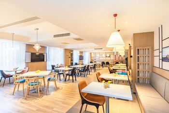 atour hotel airport century park qingdao