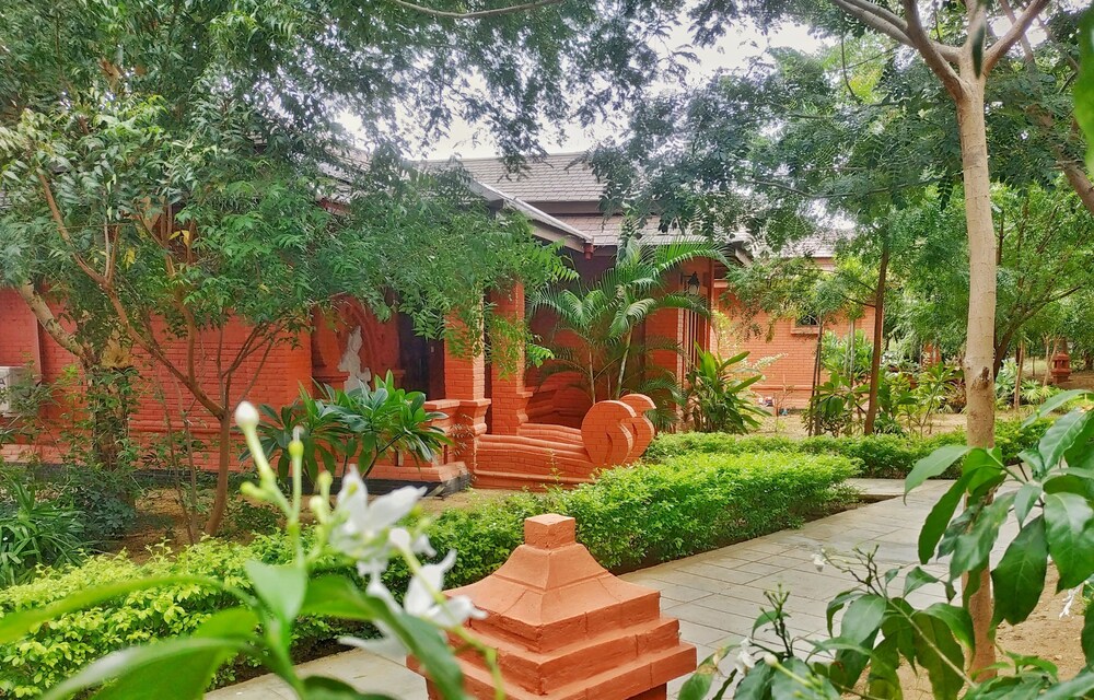 bagan village resort hotel