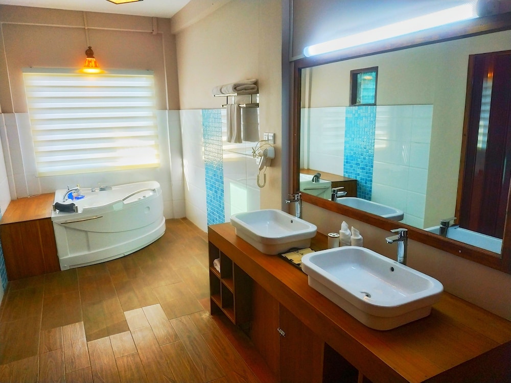 bagan village resort hotel