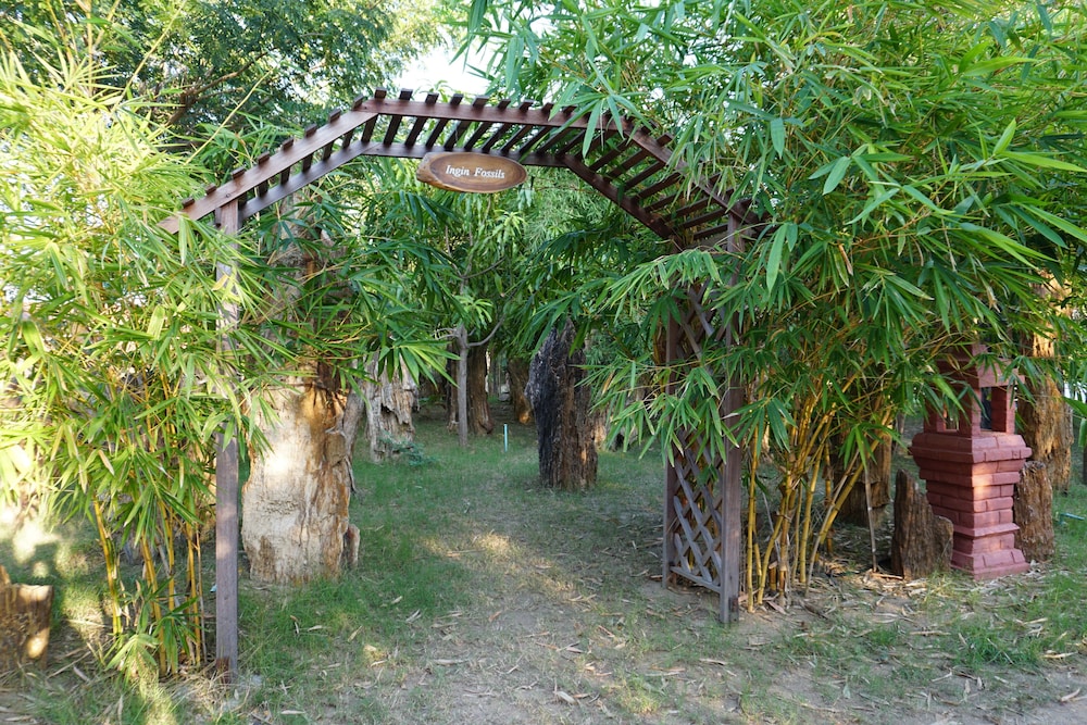 bagan village resort hotel