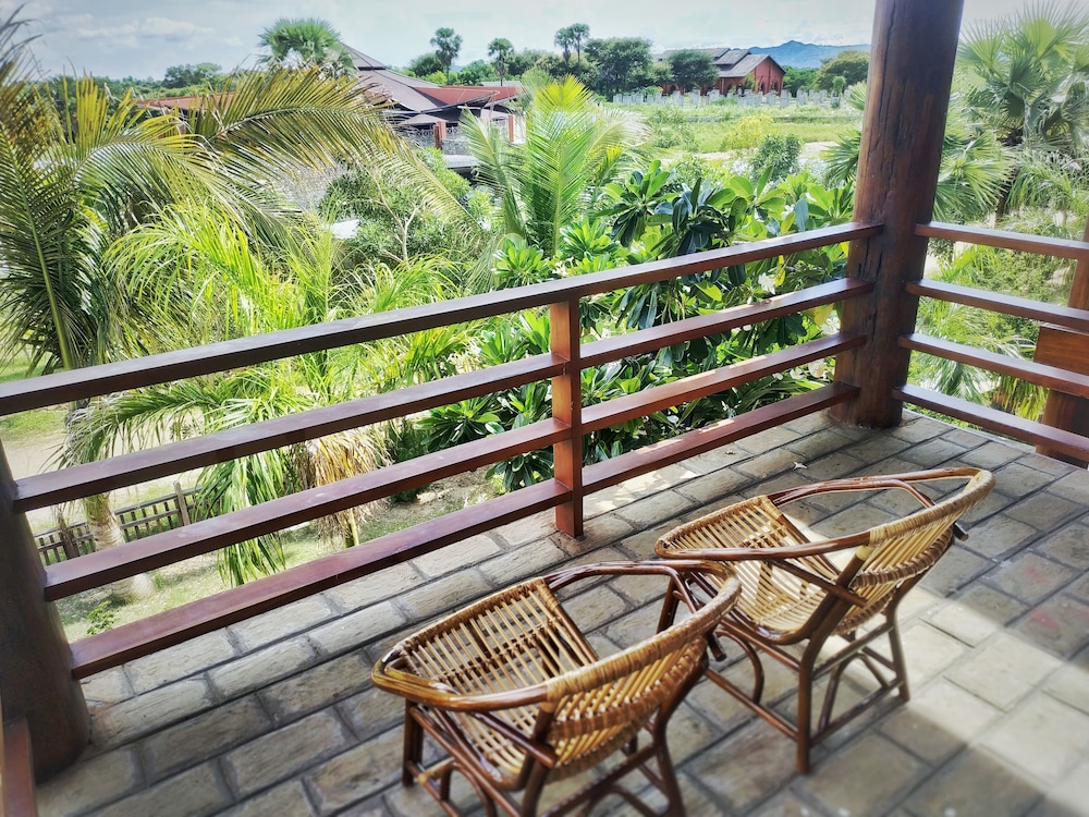 bagan village resort hotel