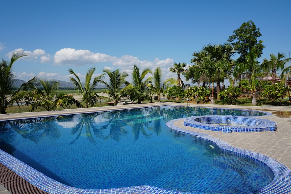 bagan village resort hotel