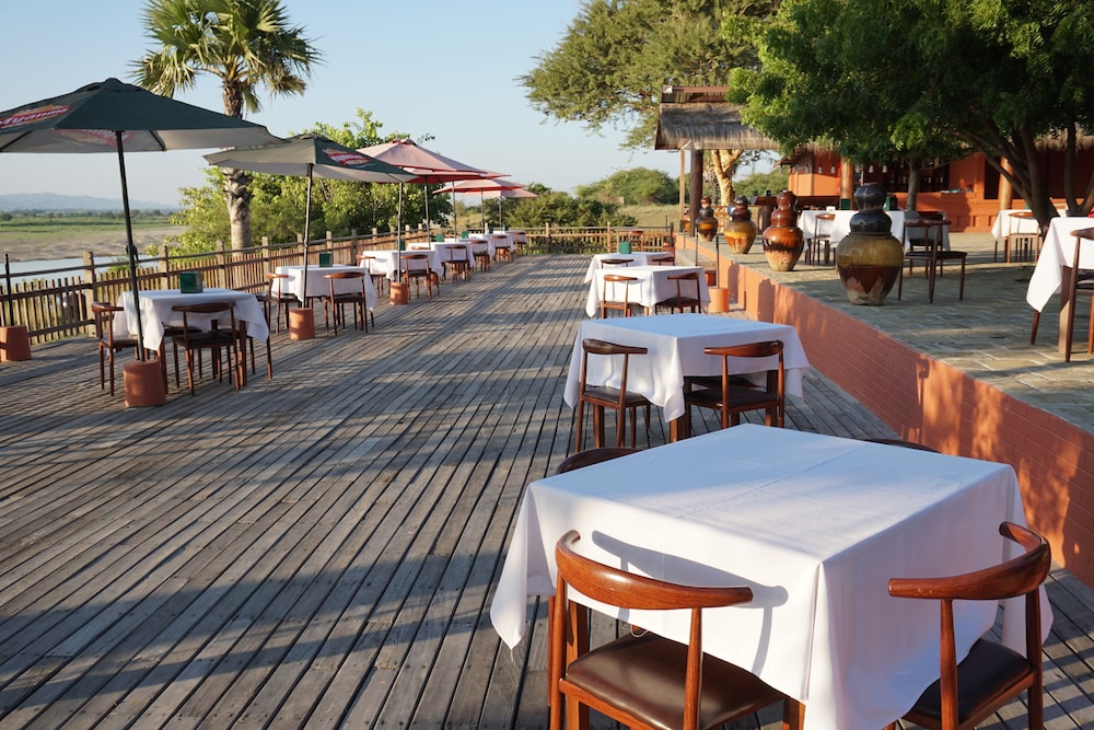 bagan village resort hotel