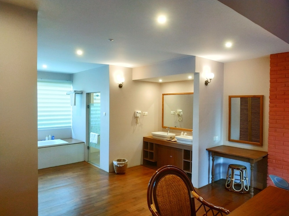 bagan village resort hotel