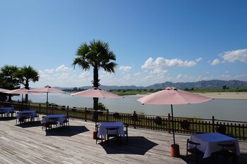 bagan village resort hotel