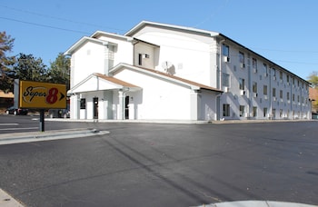 Super 8 By Wyndham Greensboro/Coliseum/Conv.,North Carolina>>Greensboro,2 star