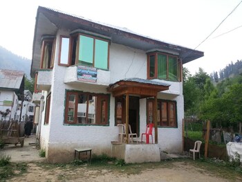 rising moon guest house