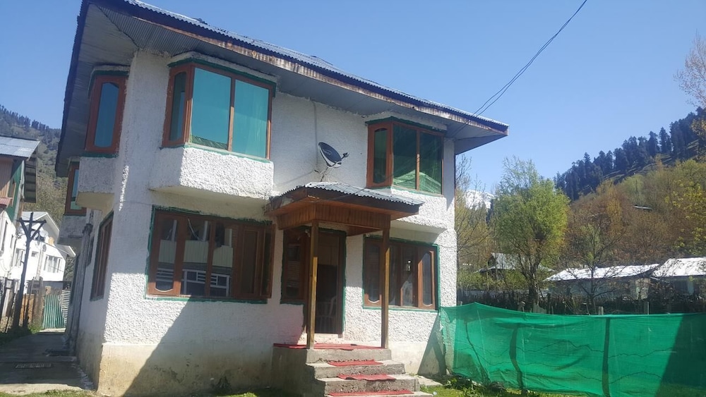 rising moon guest house