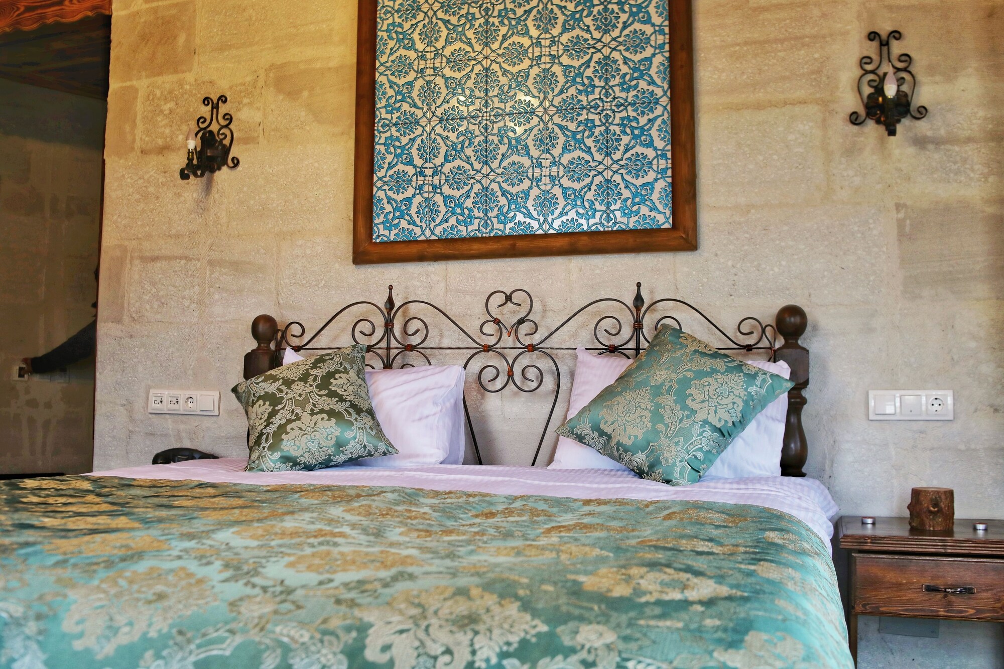 caravanserai inn hotel