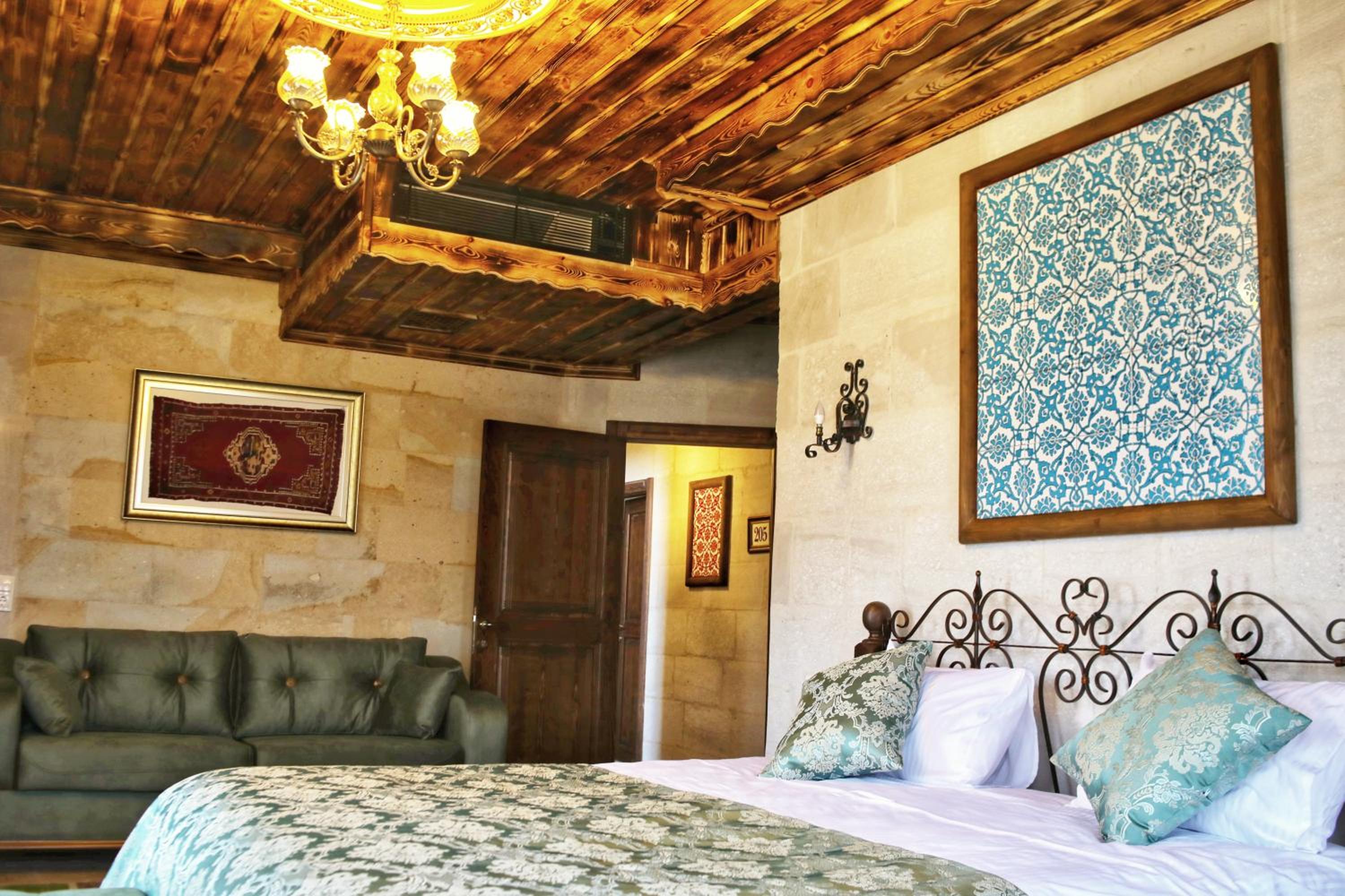 caravanserai inn hotel