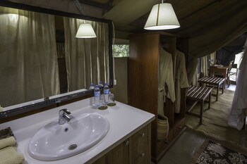 serengeti river camp