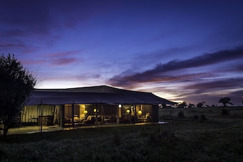 serengeti river camp
