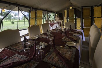 serengeti river camp