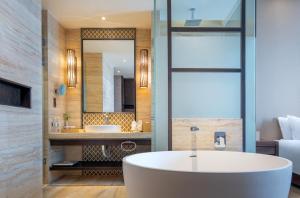 mangrove tree resort world sanya bay queen palm towers