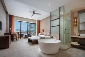 mangrove tree resort world sanya bay queen palm towers