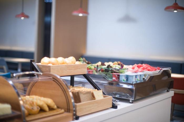 holiday inn express shanghai jiading center an ihg hotel