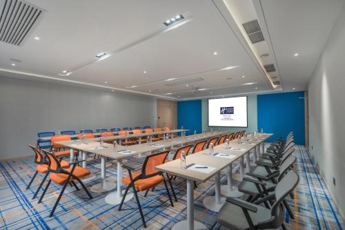 holiday inn express shanghai jiading center an ihg hotel
