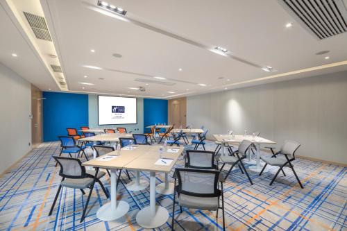 holiday inn express shanghai jiading center an ihg hotel