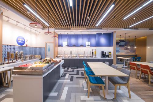holiday inn express shanghai jiading center an ihg hotel