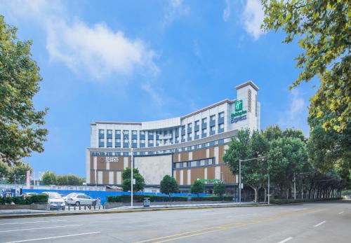 holiday inn express shanghai jiading center an ihg hotel