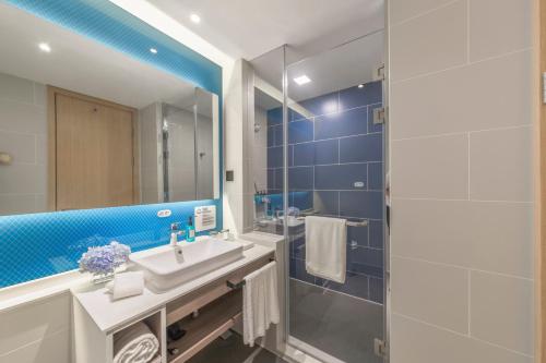 holiday inn express shanghai jiading center an ihg hotel