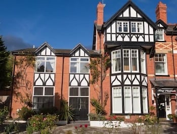 bryn woodlands house
