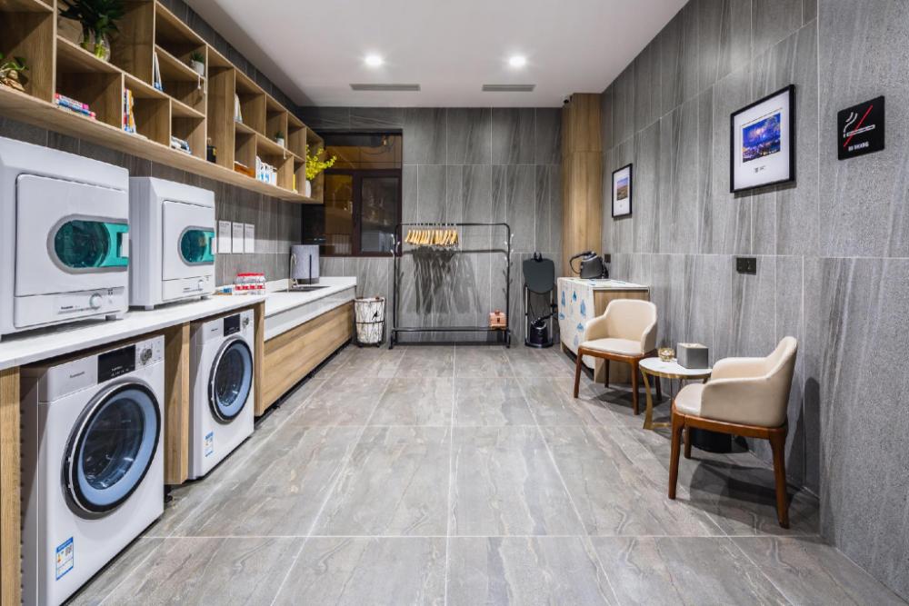 atour hotel baimaiquan jinan shuangshan street