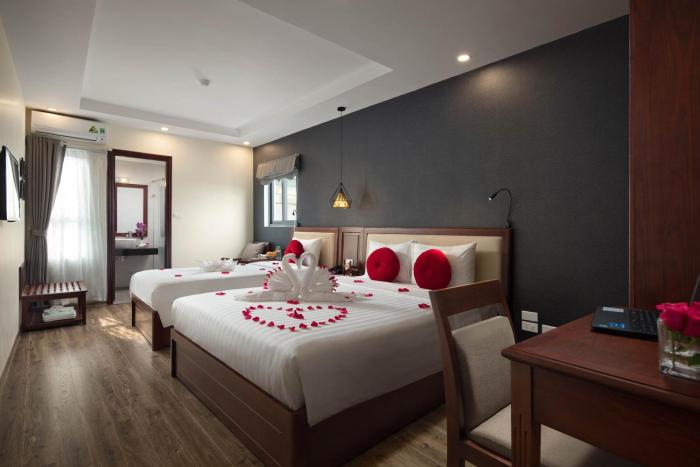 holiday emerald hotel