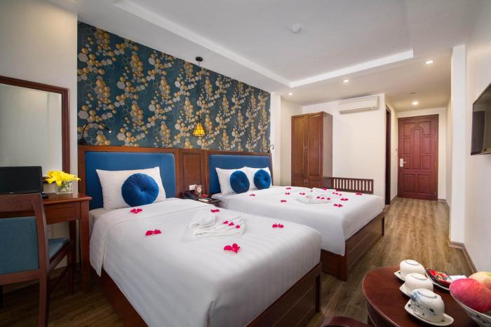 holiday emerald hotel
