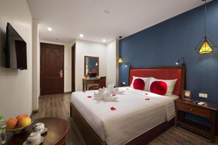 holiday emerald hotel